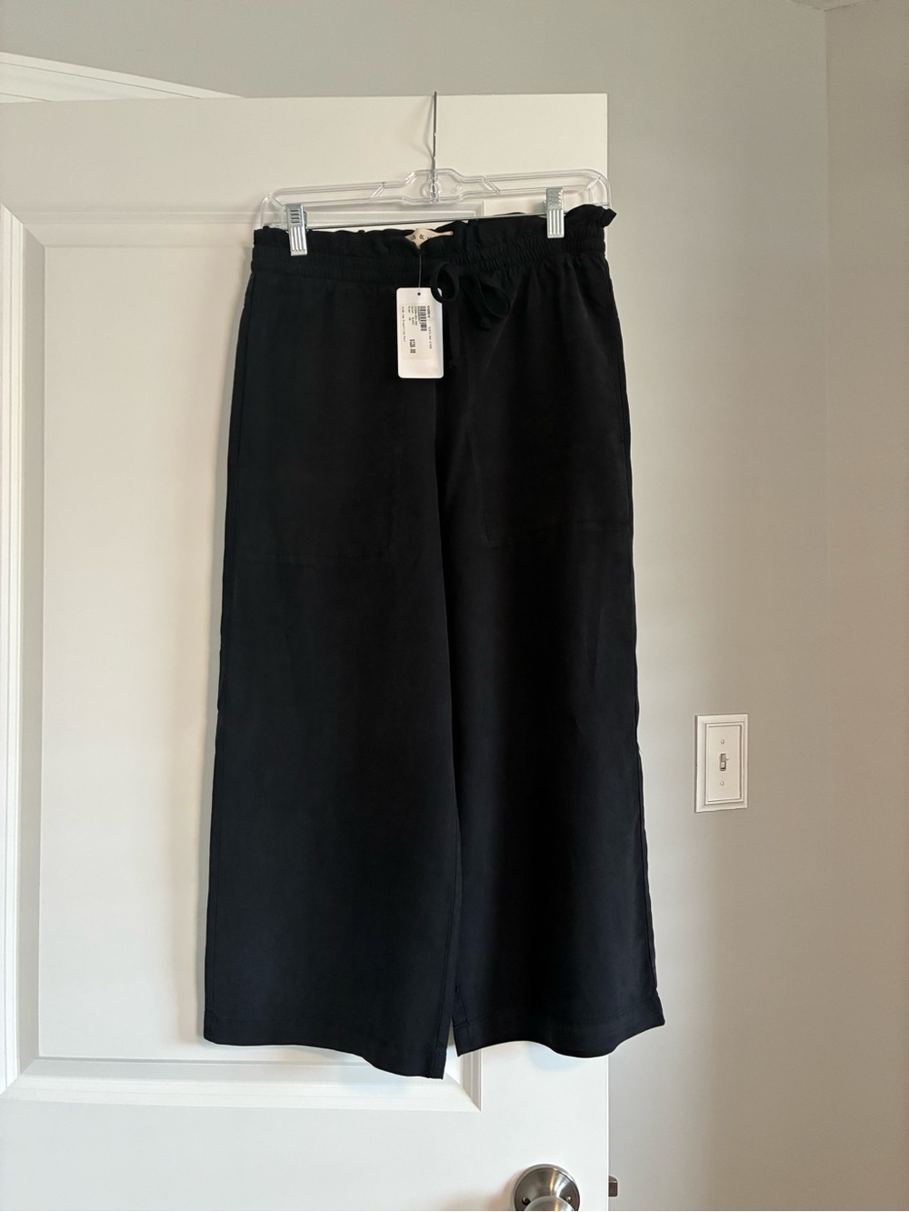 Evereve Cloth & Stone Black Wide Leg Cropped Drawstring Pants